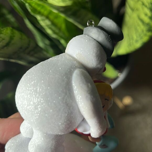 2016 A warm Frosty hug (Frosty the Snowman) (Magic) Hallmark Ornament - Picture 10 of 11